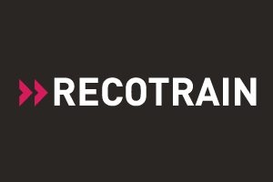 Logo von Recotrain Logo von Recotrain in Weiß und Pink auf schwarzem Hintergrund.